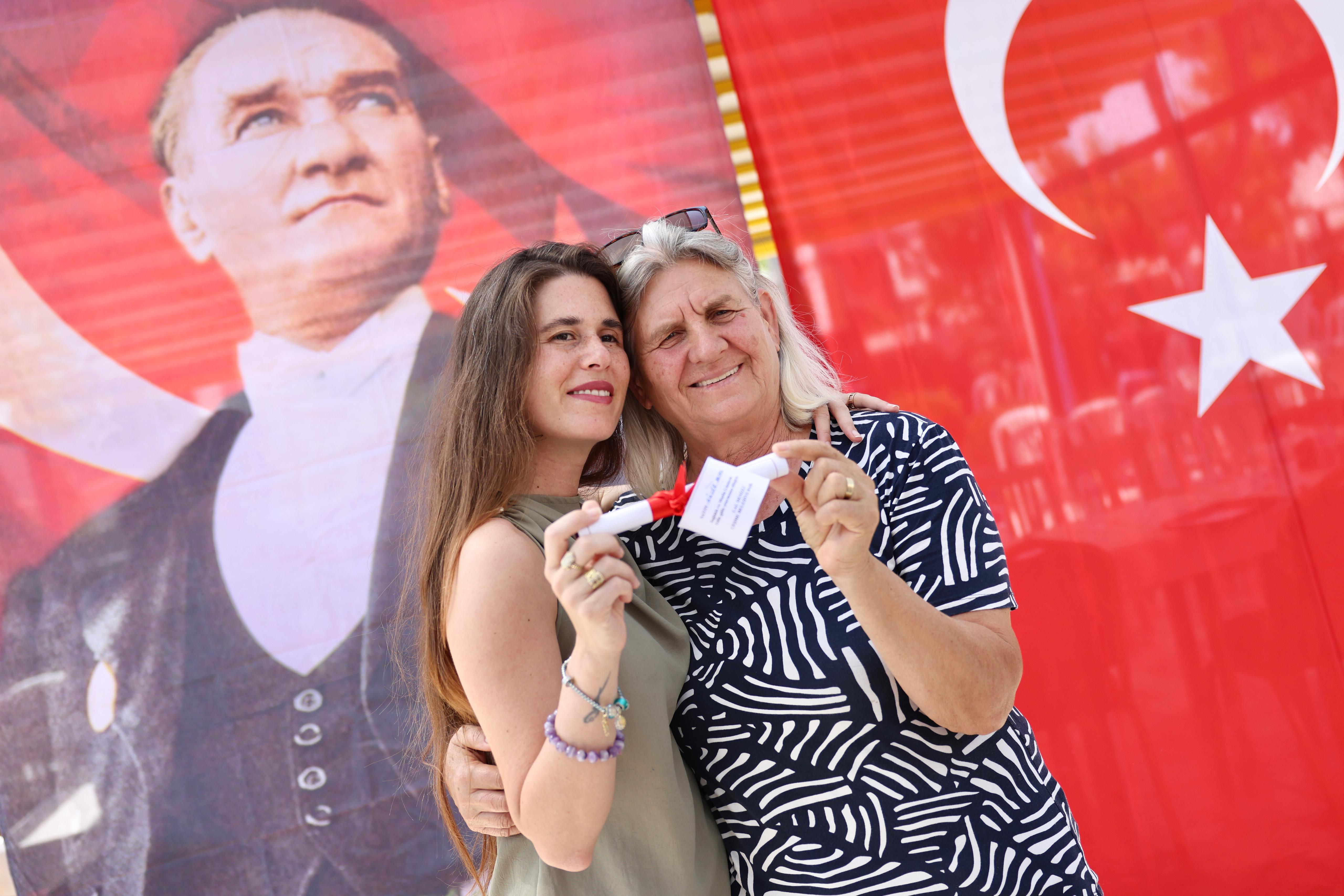 Lâl Denizli - Çeşme Belediye Başkanı